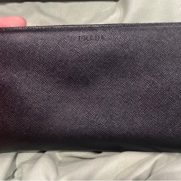 Women’s‎ authentic Prada black smooth leather zip around wallet - Picture 1 of 10